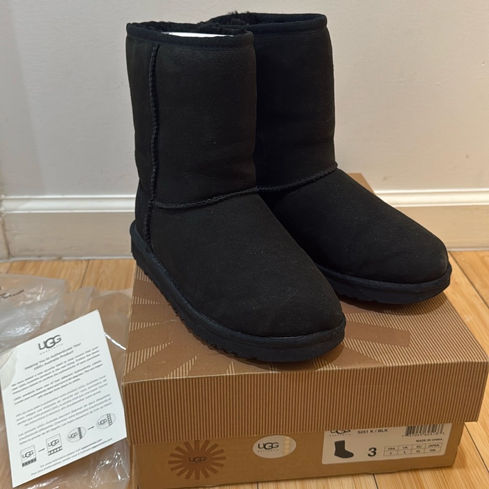 First Original Uggs Australia Black size 3y